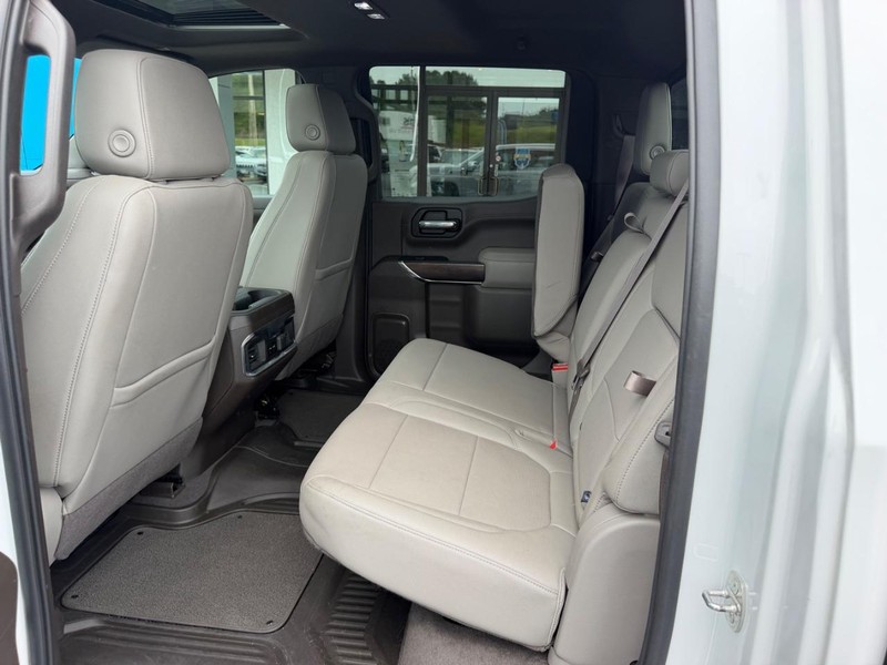 GMC Sierra 1500 Limited Vehicle Full-screen Gallery Image 09