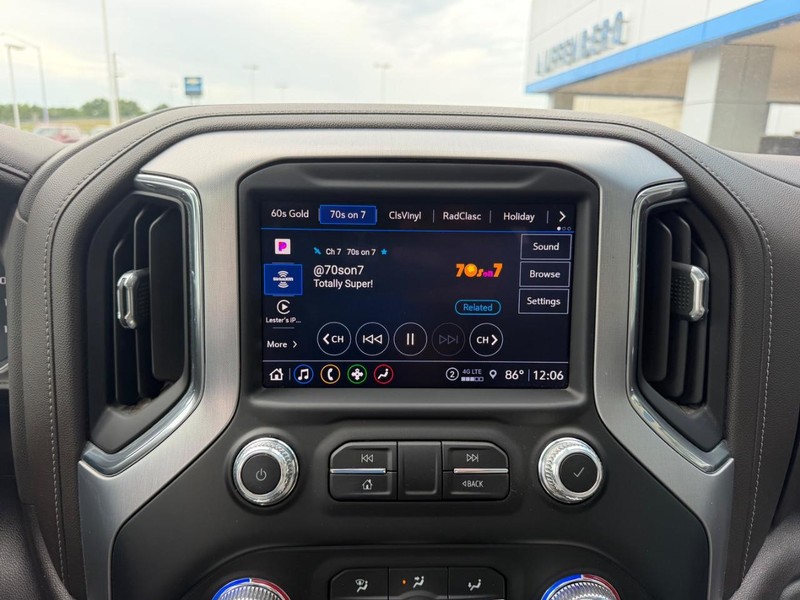 GMC Sierra 1500 Limited Vehicle Full-screen Gallery Image 15