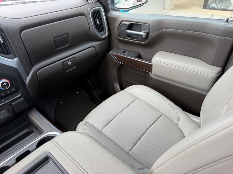 GMC Sierra 1500 Limited Vehicle Full-screen Gallery Image 17
