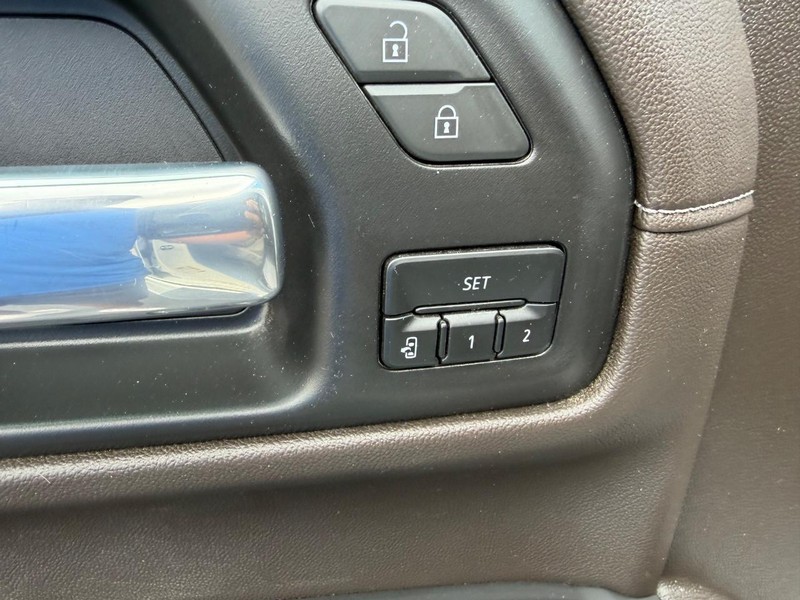 GMC Sierra 1500 Limited Vehicle Full-screen Gallery Image 19