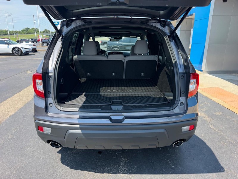 Honda Passport Vehicle Full-screen Gallery Image 07