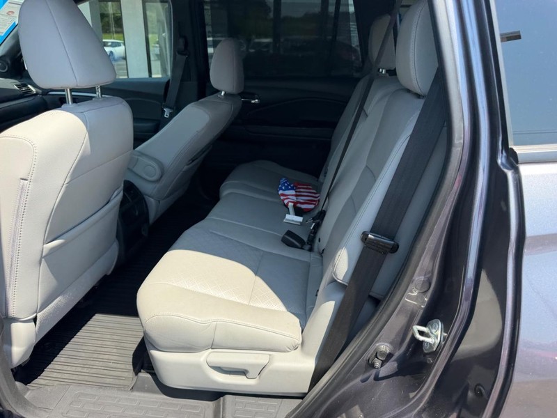 Honda Passport Vehicle Full-screen Gallery Image 10