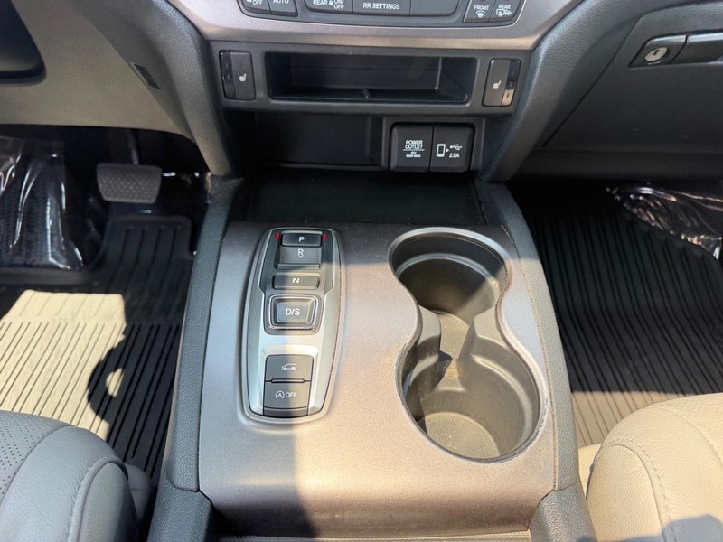 Honda Passport Vehicle Full-screen Gallery Image 18