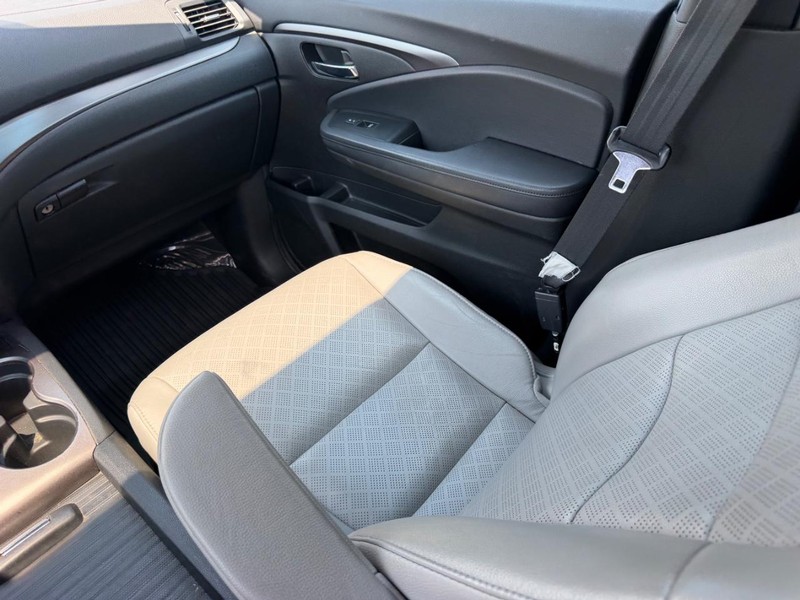 Honda Passport Vehicle Full-screen Gallery Image 19