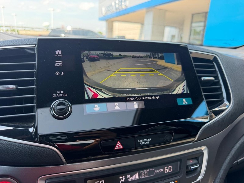 Honda Passport Vehicle Full-screen Gallery Image 24