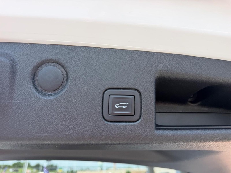 Chevrolet Equinox Vehicle Full-screen Gallery Image 08