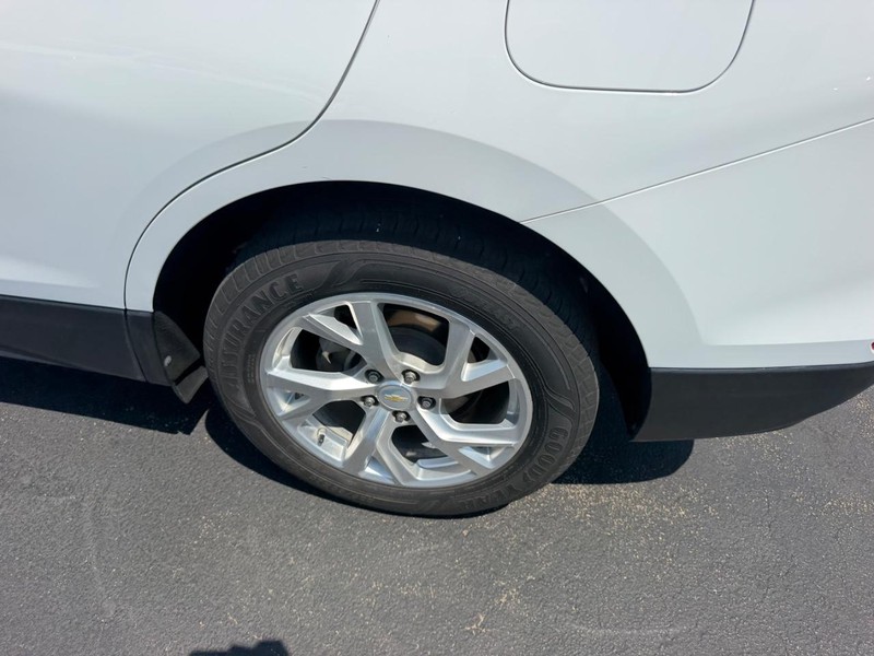 Chevrolet Equinox Vehicle Full-screen Gallery Image 09