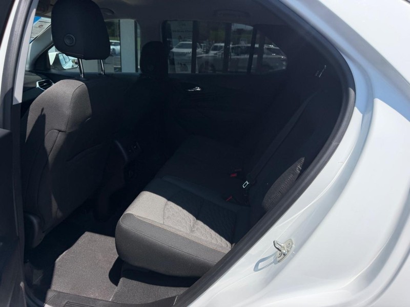 Chevrolet Equinox Vehicle Full-screen Gallery Image 10