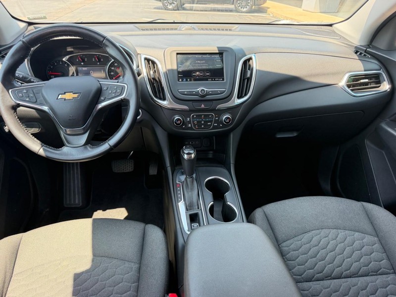 Chevrolet Equinox Vehicle Full-screen Gallery Image 11
