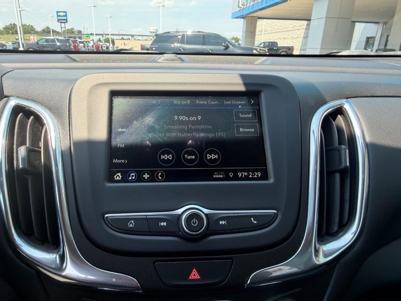 Chevrolet Equinox Vehicle Full-screen Gallery Image 15