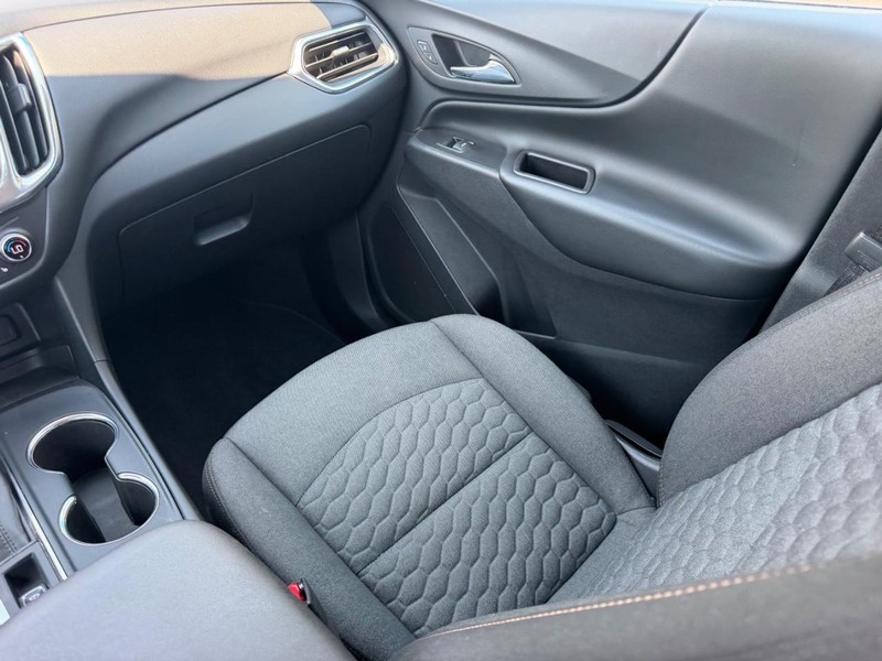 Chevrolet Equinox Vehicle Full-screen Gallery Image 18
