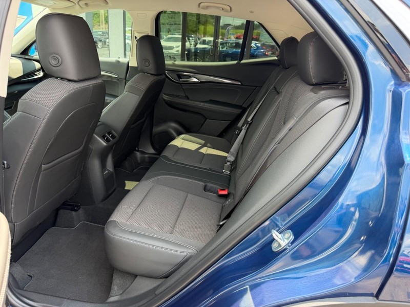Buick Envision Vehicle Full-screen Gallery Image 10
