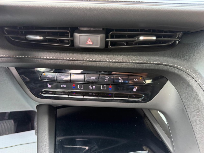 Buick Envision Vehicle Full-screen Gallery Image 16