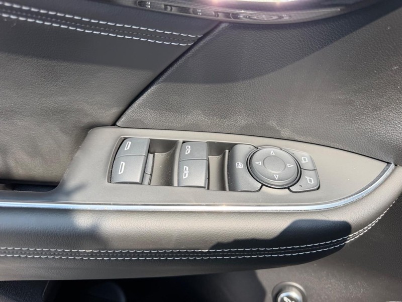 Buick Envision Vehicle Full-screen Gallery Image 19