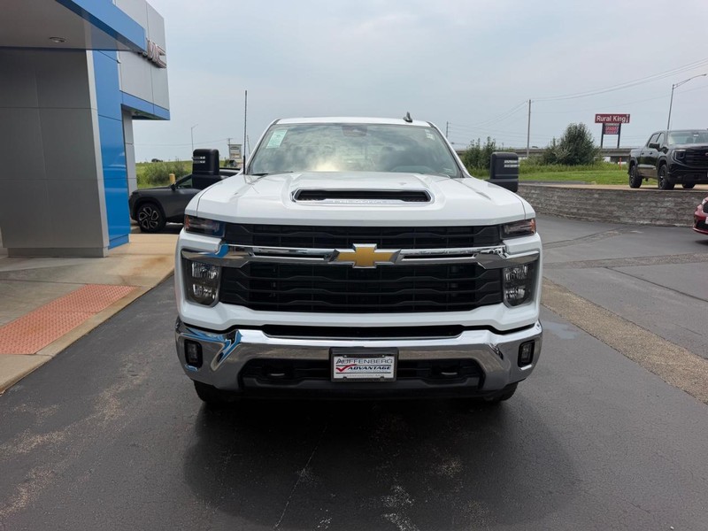 Chevrolet Silverado 2500HD Vehicle Full-screen Gallery Image 03