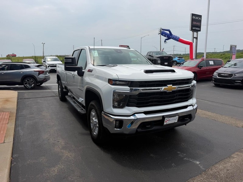 Chevrolet Silverado 2500HD Vehicle Full-screen Gallery Image 04