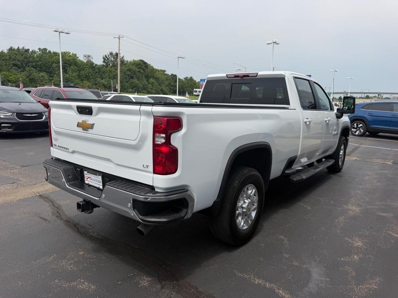 Chevrolet Silverado 2500HD Vehicle Full-screen Gallery Image 05