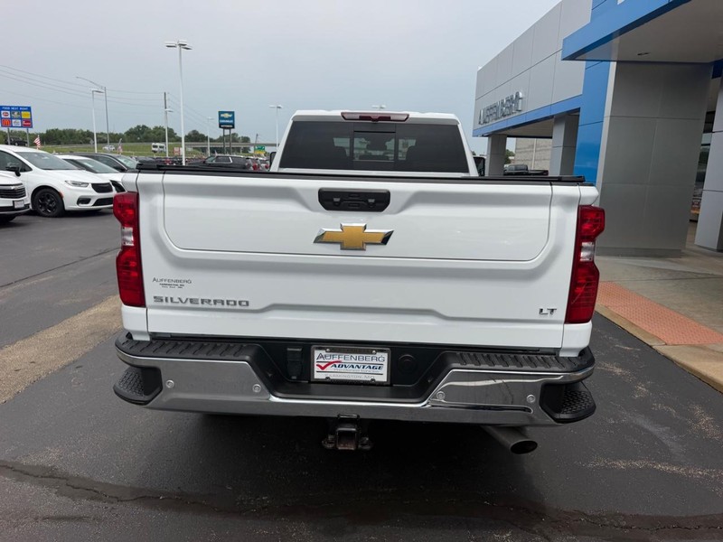 Chevrolet Silverado 2500HD Vehicle Full-screen Gallery Image 06