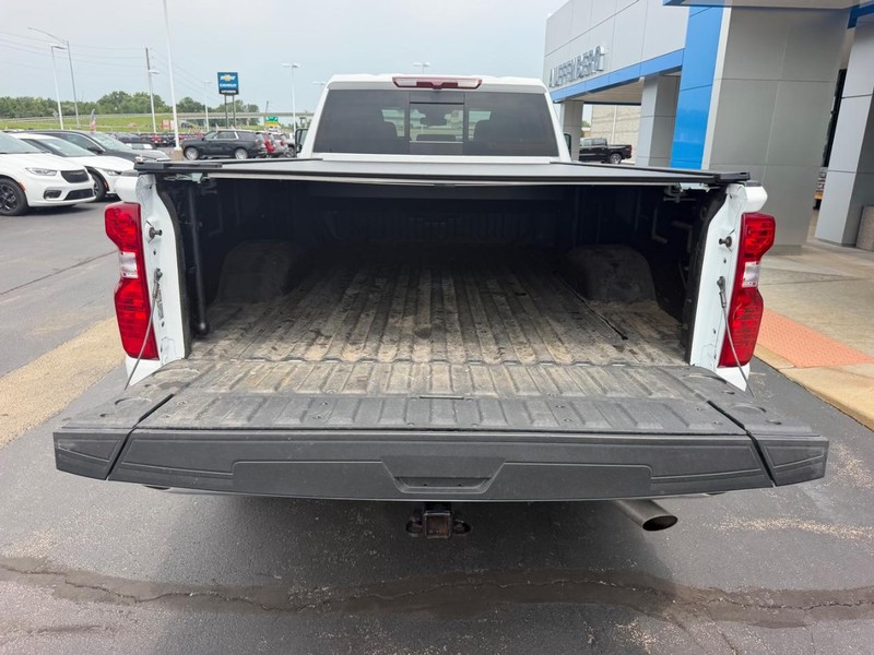 Chevrolet Silverado 2500HD Vehicle Full-screen Gallery Image 07