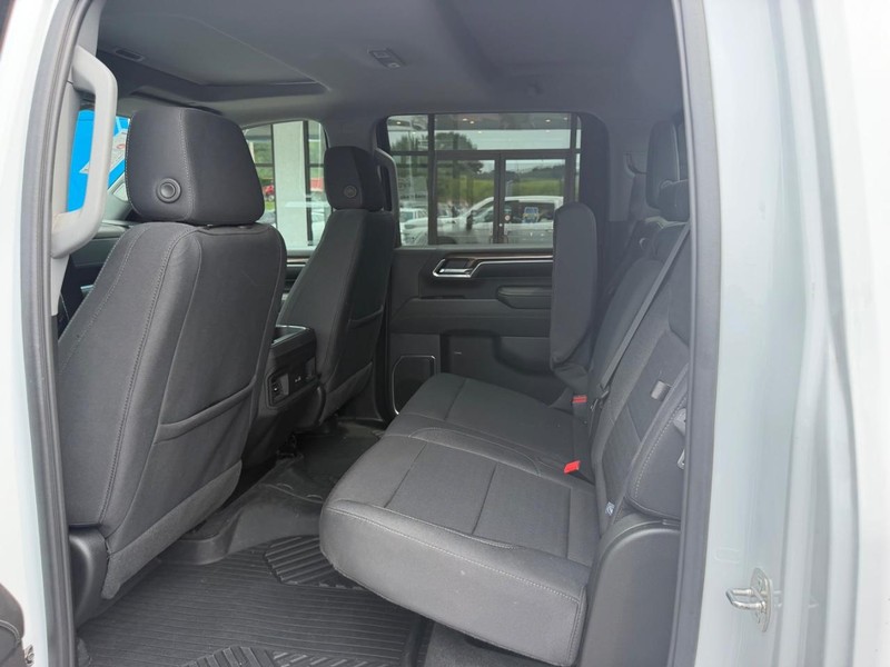 Chevrolet Silverado 2500HD Vehicle Full-screen Gallery Image 09