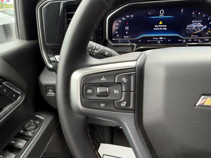 Chevrolet Silverado 2500HD Vehicle Full-screen Gallery Image 13