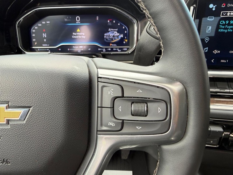 Chevrolet Silverado 2500HD Vehicle Full-screen Gallery Image 14