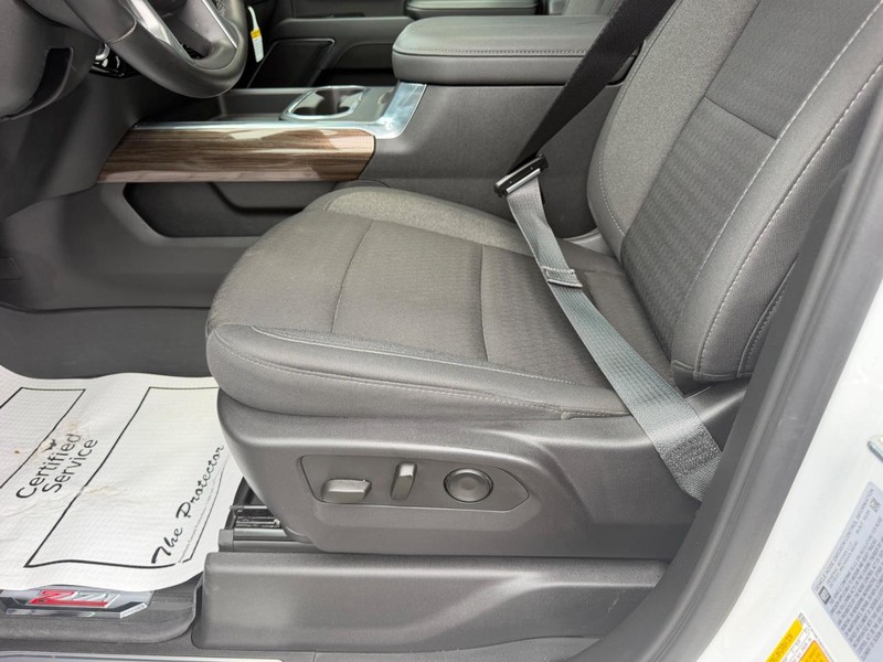 Chevrolet Silverado 2500HD Vehicle Full-screen Gallery Image 19