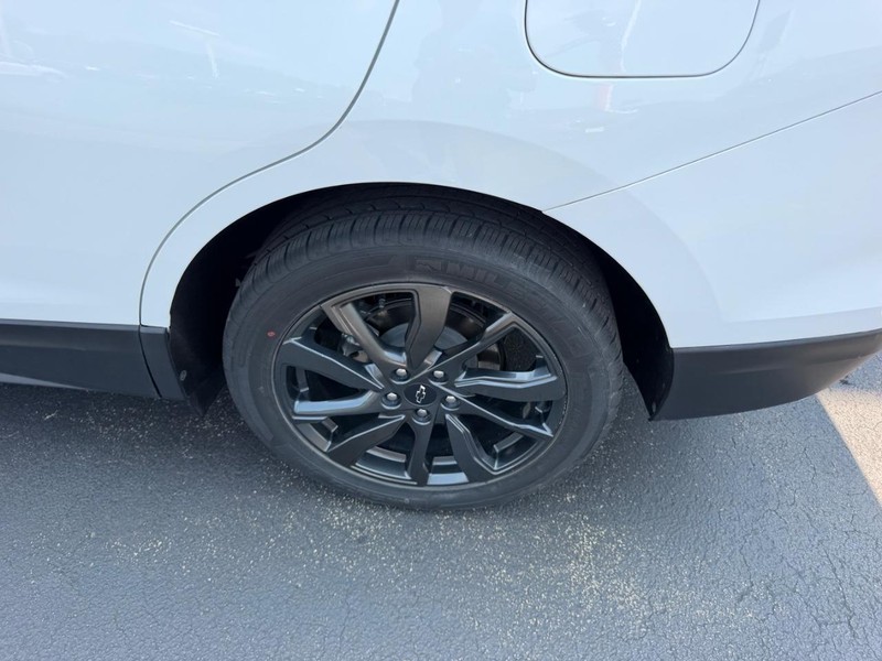 Chevrolet Equinox Vehicle Full-screen Gallery Image 09