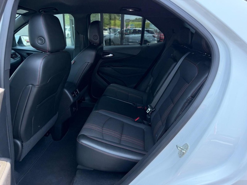 Chevrolet Equinox Vehicle Full-screen Gallery Image 10