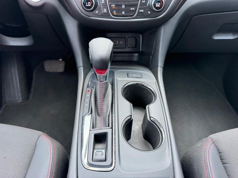 Chevrolet Equinox Vehicle Full-screen Gallery Image 17