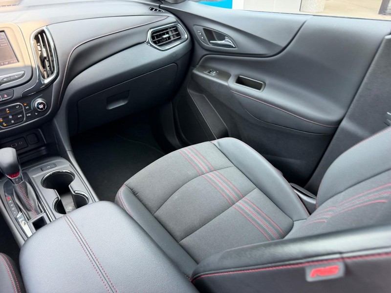Chevrolet Equinox Vehicle Full-screen Gallery Image 18