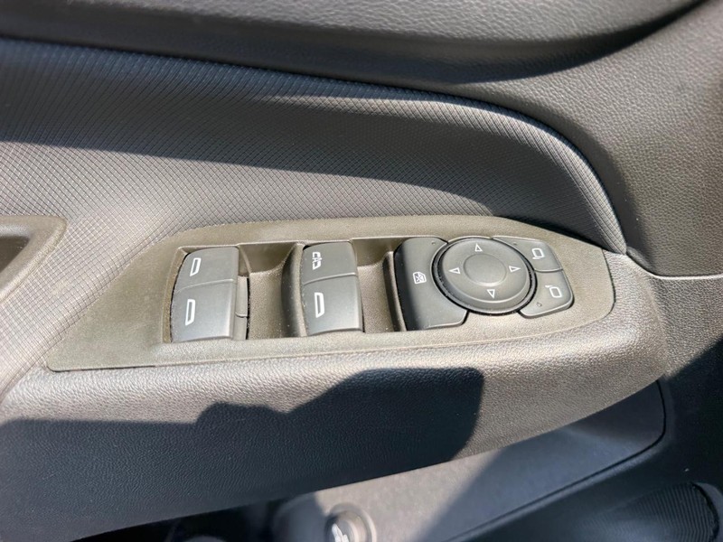 Chevrolet Equinox Vehicle Full-screen Gallery Image 19