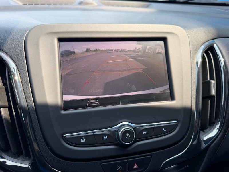 Chevrolet Equinox Vehicle Full-screen Gallery Image 22