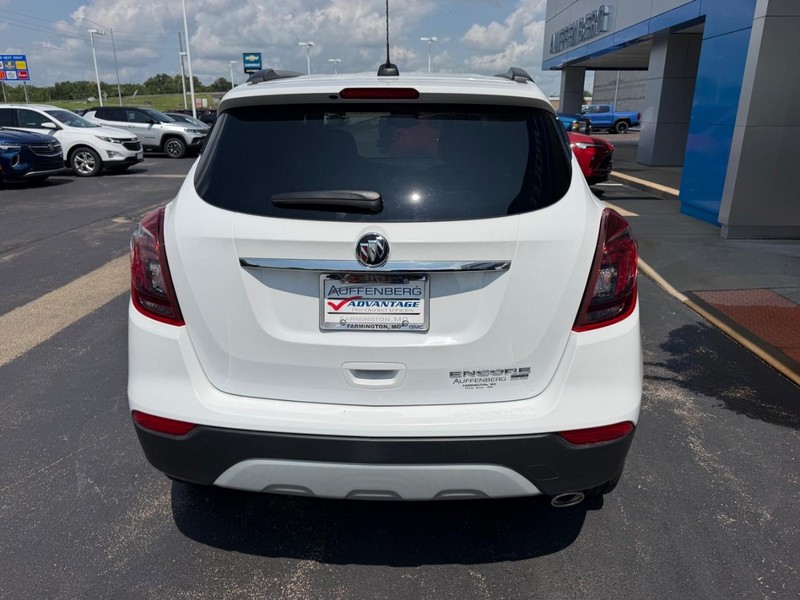 Buick Encore Vehicle Full-screen Gallery Image 06