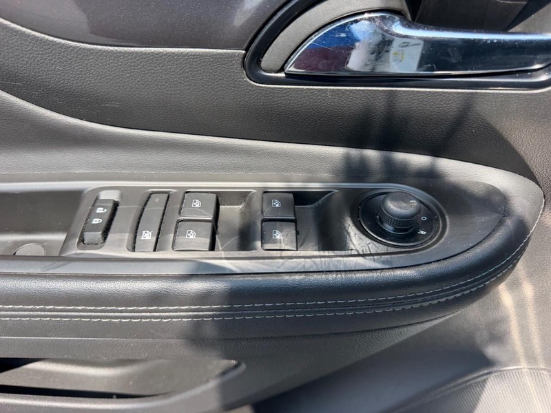 Buick Encore Vehicle Full-screen Gallery Image 18
