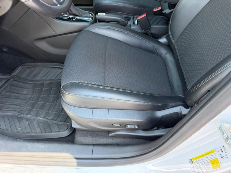 Buick Encore Vehicle Full-screen Gallery Image 19