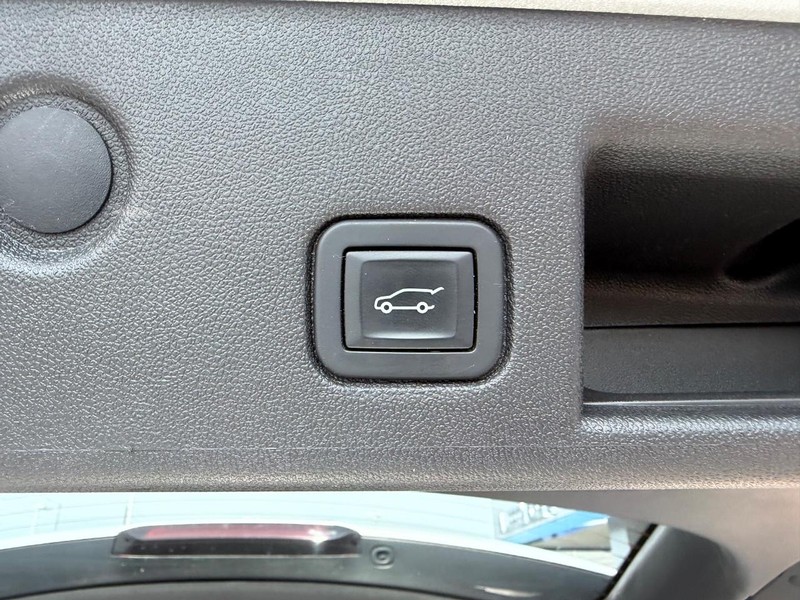Chevrolet Equinox Vehicle Full-screen Gallery Image 08
