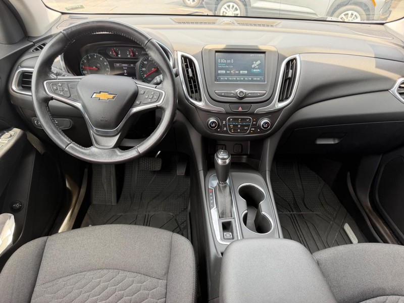 Chevrolet Equinox Vehicle Full-screen Gallery Image 11