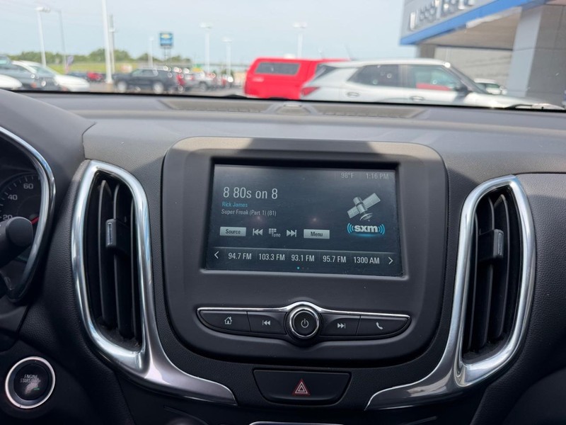 Chevrolet Equinox Vehicle Full-screen Gallery Image 15