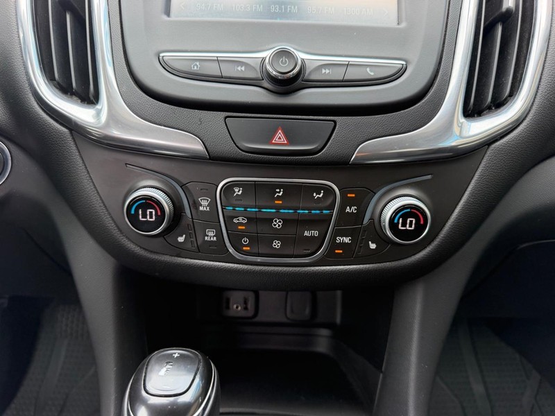 Chevrolet Equinox Vehicle Full-screen Gallery Image 16