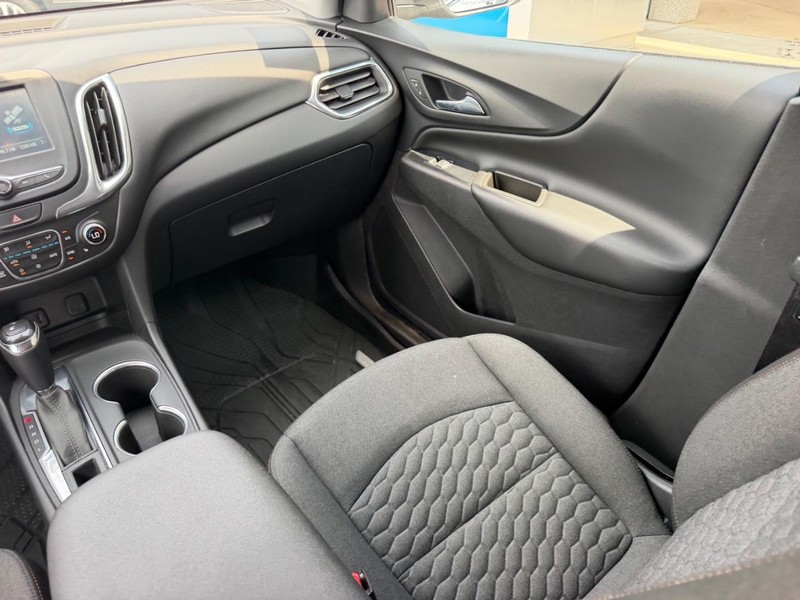 Chevrolet Equinox Vehicle Full-screen Gallery Image 18