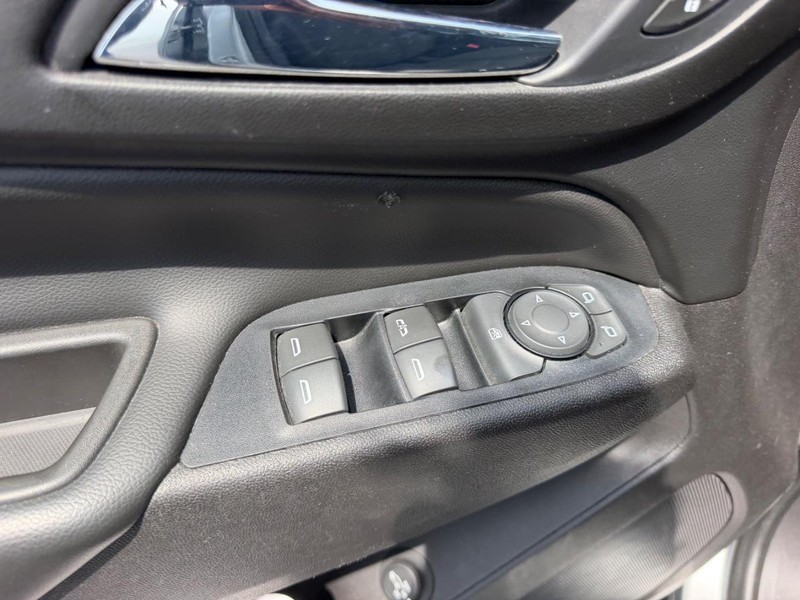 Chevrolet Equinox Vehicle Full-screen Gallery Image 19