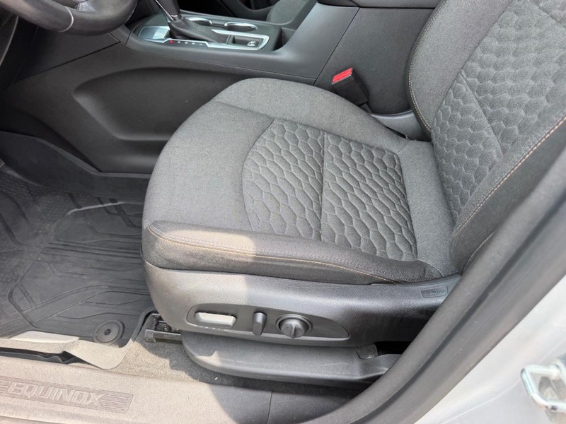 Chevrolet Equinox Vehicle Full-screen Gallery Image 20