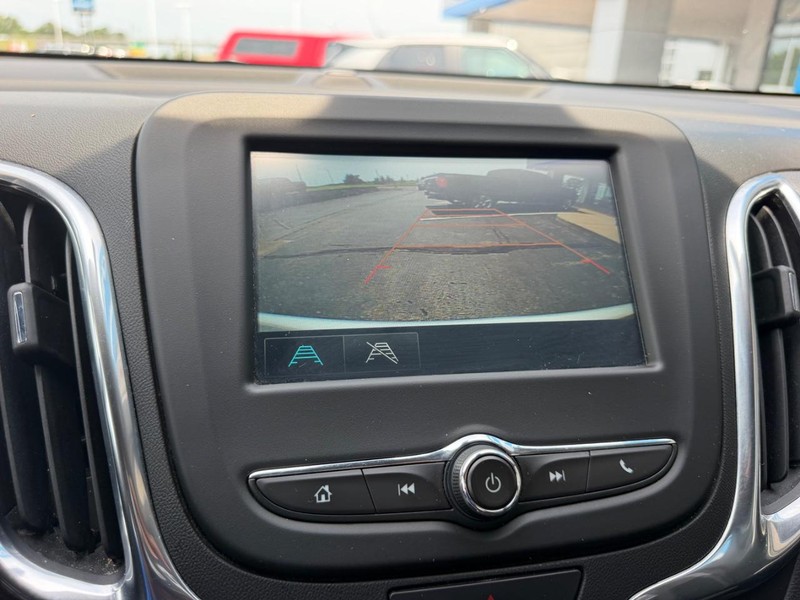 Chevrolet Equinox Vehicle Full-screen Gallery Image 22