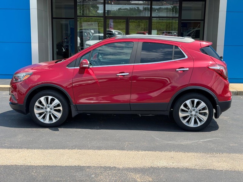 Buick Encore Vehicle Full-screen Gallery Image 01