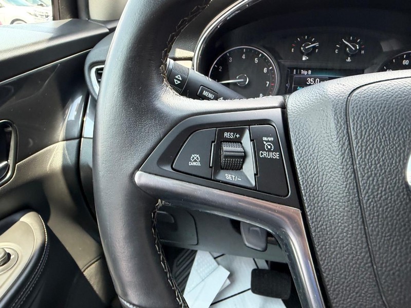 Buick Encore Vehicle Full-screen Gallery Image 12