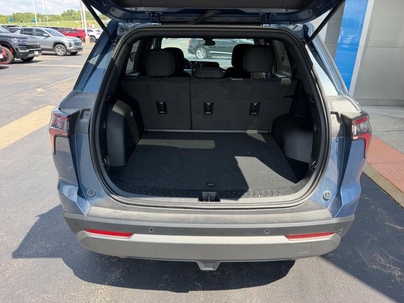 Chevrolet Equinox Vehicle Full-screen Gallery Image 07
