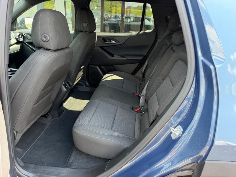 Chevrolet Equinox Vehicle Full-screen Gallery Image 09