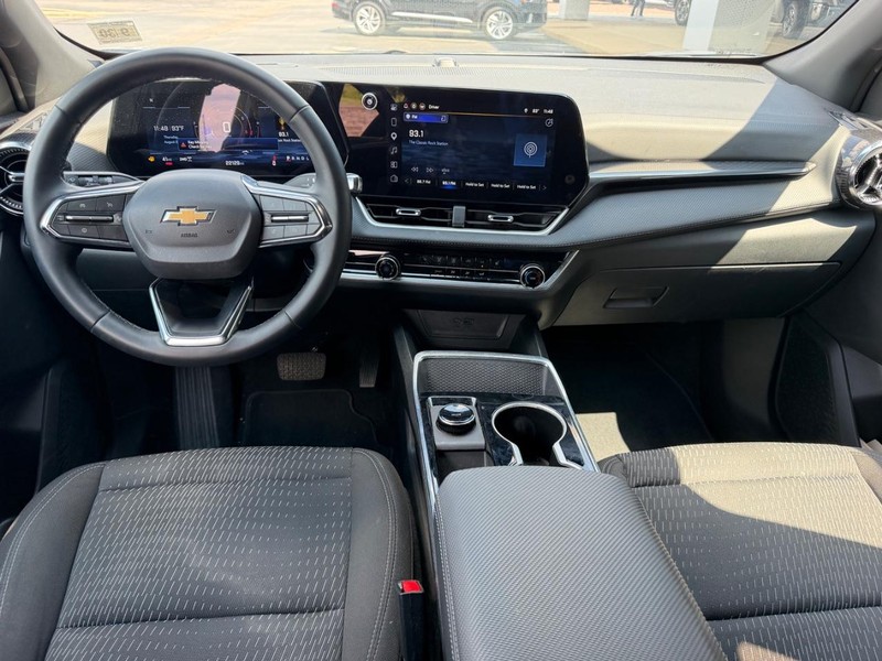 Chevrolet Equinox Vehicle Full-screen Gallery Image 10