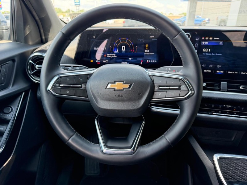 Chevrolet Equinox Vehicle Full-screen Gallery Image 11